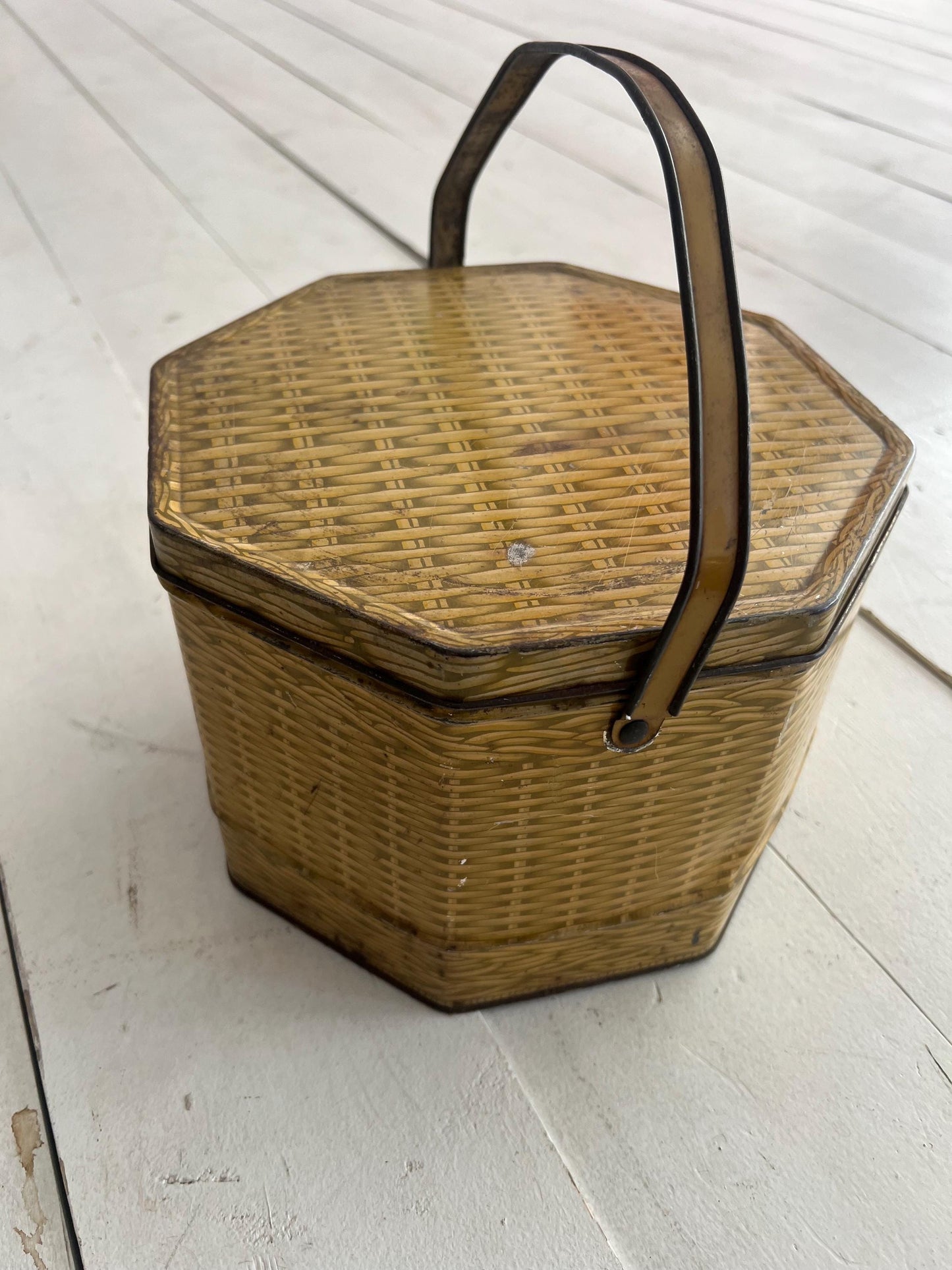 Vintage Brown Metal Tin Basket and Lid, Rusty Tin Vintage | Loose-Wiles Biscuit Company Tin Basket, Sunshine Biscuit Tin
