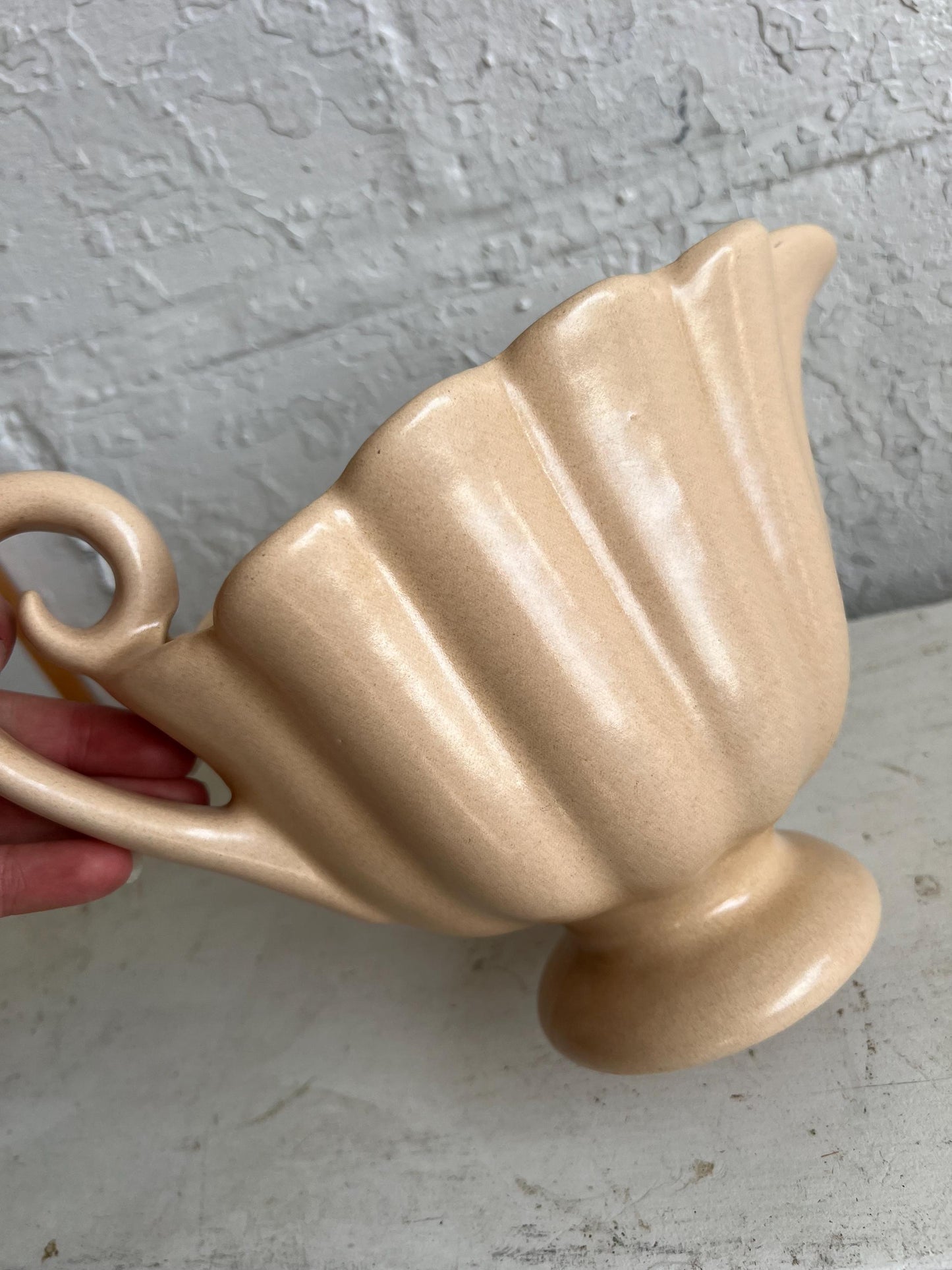 Vintage Pinky Peach Pottery Vase | 6" Tall Vintage Flower Container, Shell Shaped Vase, Vintage Floral Container, Vintage Flower Pot