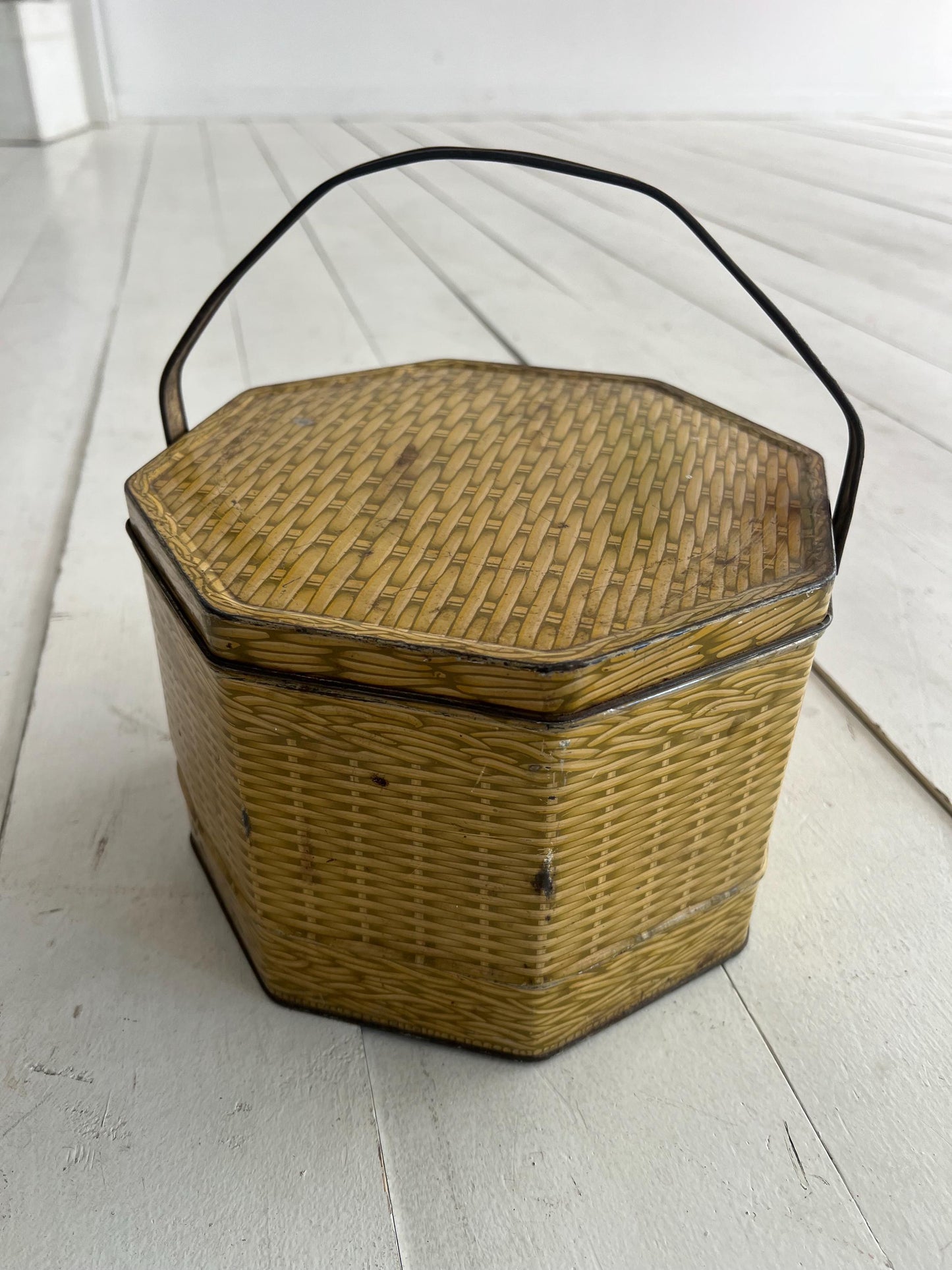Vintage Brown Metal Tin Basket and Lid, Rusty Tin Vintage | Loose-Wiles Biscuit Company Tin Basket, Sunshine Biscuit Tin