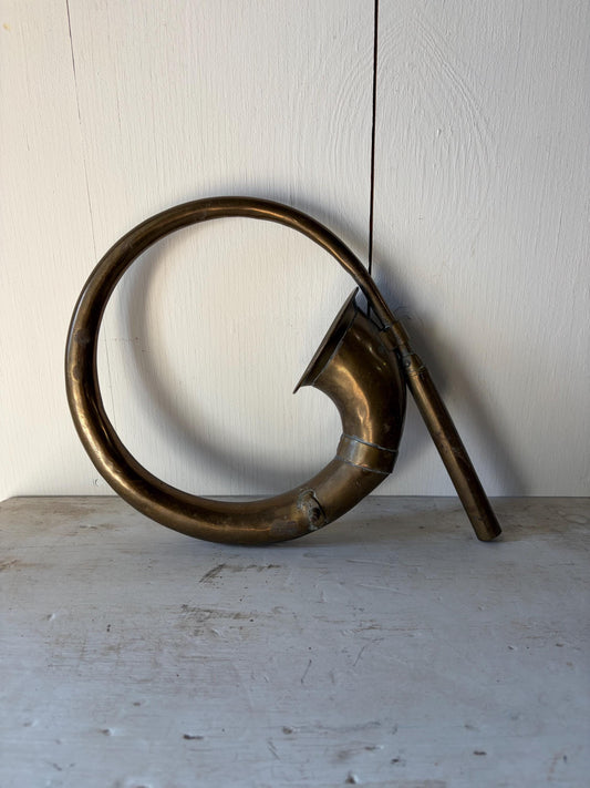 Antique Brass Car Horn: Vintage Automotive Decor (12.75x9")